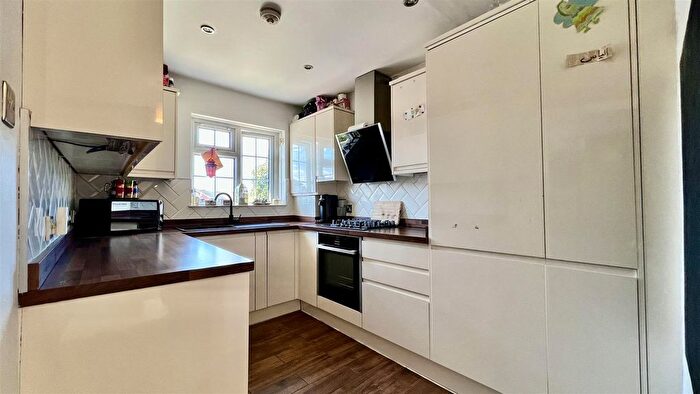 2 Bedroom Maisonette For Sale In Heston Road, Heston, TW5