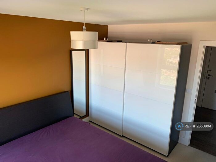 2 Bedroom Flat To Rent In Alencon Link, Basingstoke, RG21