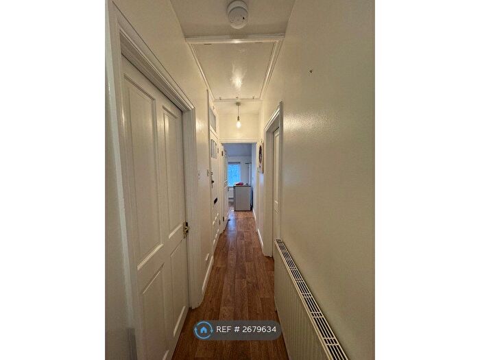 2 Bedroom Maisonette To Rent In Oak Tree Dell, London, NW9