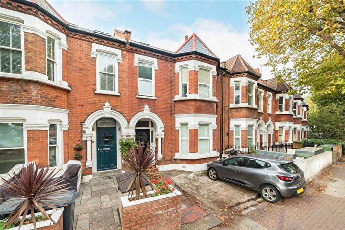 2 Bedroom Flat For Sale In Cavendish Road, Clapham, SW12