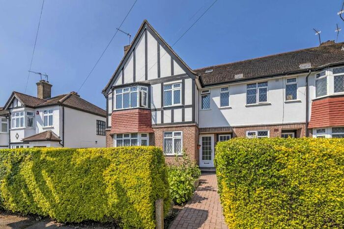 3 Bedroom Maisonette To Rent In Birkbeck Road, Mill Hill, NW7