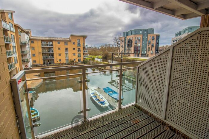 2 Bedroom Flat To Rent In Lockside Marina, Chelmsford, CM2