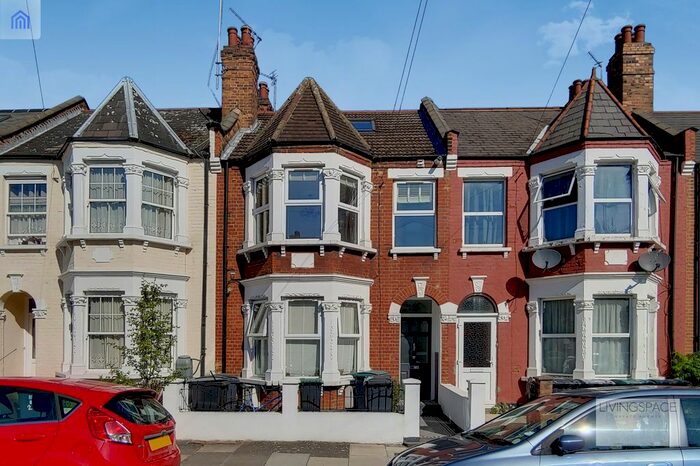 4 Bedroom Flat For Sale In Eastern Road, London, N22