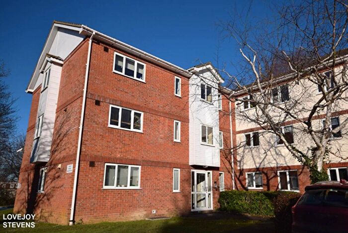 2 Bedroom Flat To Rent In Walled Meadow, Hampshire, Andover, SP10