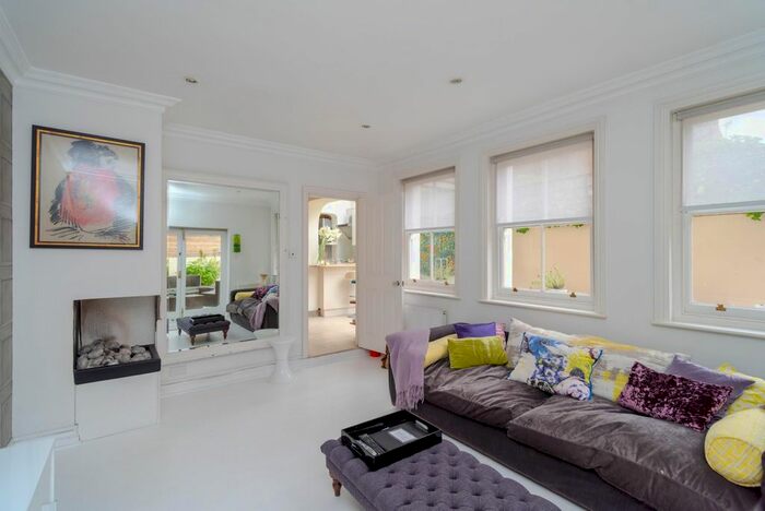 2 Bedroom Detached House To Rent In Stoneleigh Place, London, W11