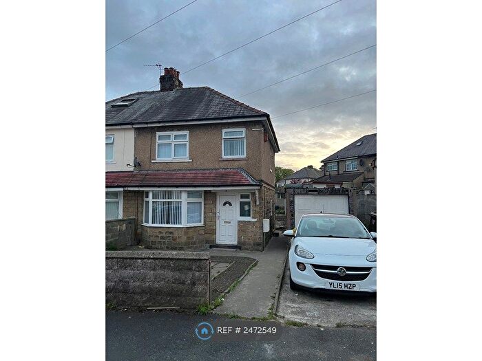3 Bedroom Semi-Detached House To Rent In Como Gardens, Bradford, BD8