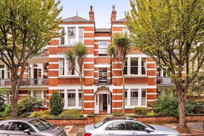 3 Bedroom Flat For Sale In Riverview Gardens, Barnes, SW13