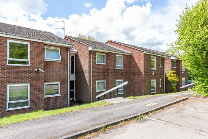 2 Bedroom Flat For Sale In Chiltern Park Avenue, Berkhamsted, HP4