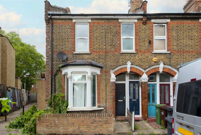 2 Bedroom Flat To Rent In Hove Avenue, Walthamstow, London, E17