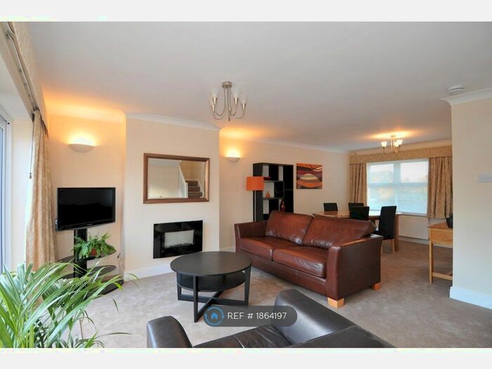 3 Bedroom Semi-Detached House To Rent In Paris Avenue, Newcastle-Under-Lyme, ST5