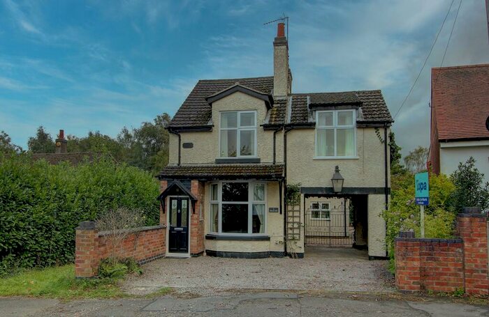 3 Bedroom Detached House For Sale In Abbey Road, Coalville, LE67