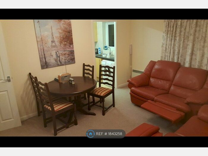 2 Bedroom Flat To Rent In St. Johns Chase, March, PE15