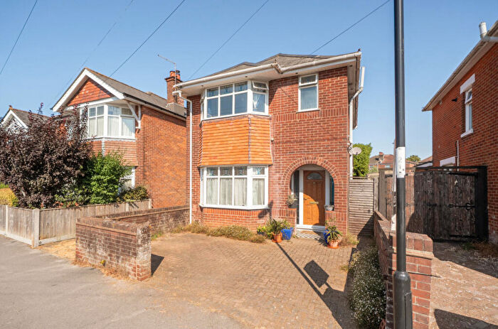 3 Bedroom Detached House For Sale In Wilton Crescent, Upper Shirely, Southampton, Hampshire, SO15