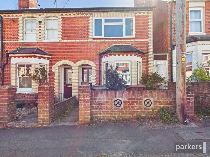 3 Bedroom End Of Terrace House For Sale In Beecham Road, Reading, Berkshire, RG30