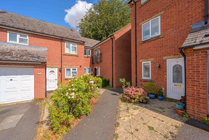 1 Bedroom Flat For Sale In Plough Close, Rothwell, Kettering, NN14