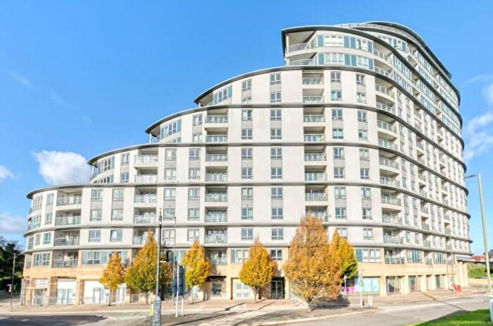 1 Bedroom Flat For Sale In Woking, Surrey, GU22