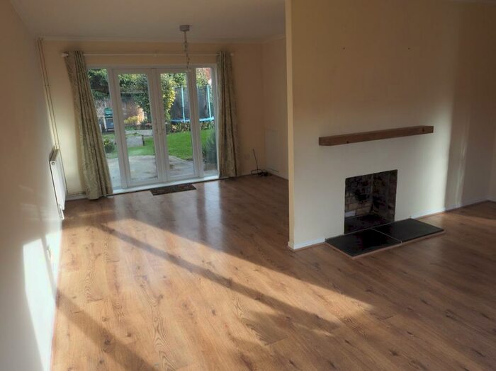 4 Bedroom Semi-Detached House To Rent In Prince Edward Crescent, Radcliffe On Trent, Nottingham, NG12