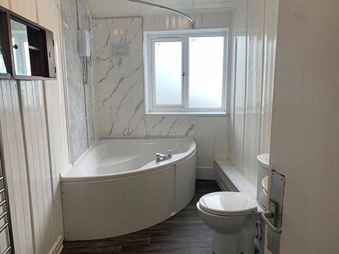 5 Bedroom Flat To Rent In Muglet Lane, Rotherham, S66