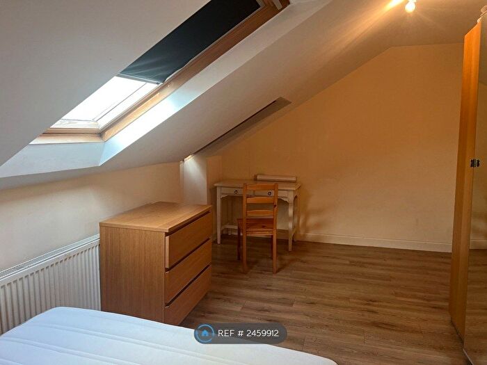 1 Bedroom Flat To Rent In Graham Road, London, E8