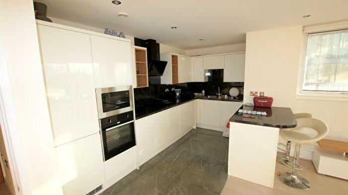 2 Bedroom Flat To Rent In Western Gateway, London, E16