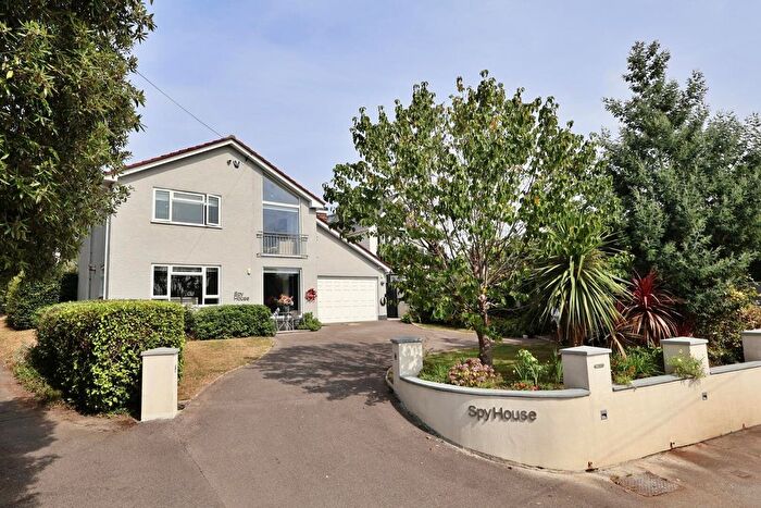 4 Bedroom Property For Sale In Middle Road, Lytchett Matravers, Poole, BH16
