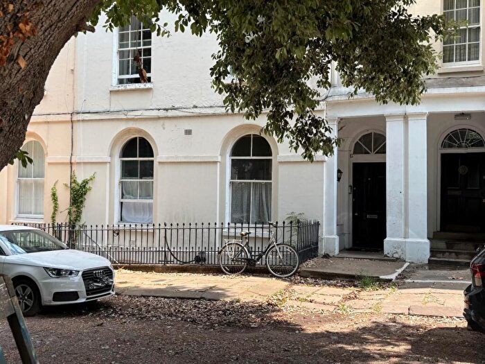 3 Bedroom Flat To Rent In Camberwell Grove, Camberwell, London, SE5
