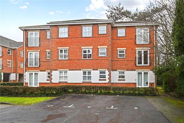 2 Bedroom Apartment For Sale In Regent Court, Norn Hill, Basingstoke, RG21