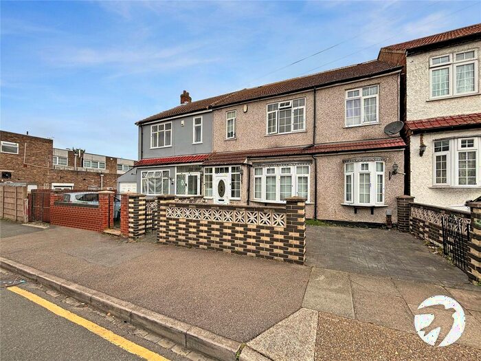 5 Bedroom Semi-Detached House To Rent In Deepdene Road, Welling, Kent, DA16