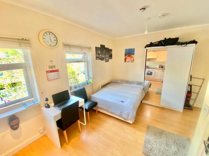 1 Bedroom Studio To Rent In Old Kent Road, London, SE1