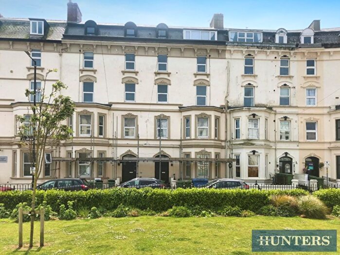 2 Bedroom Flat For Sale In The Crescent, Bridlington, YO15