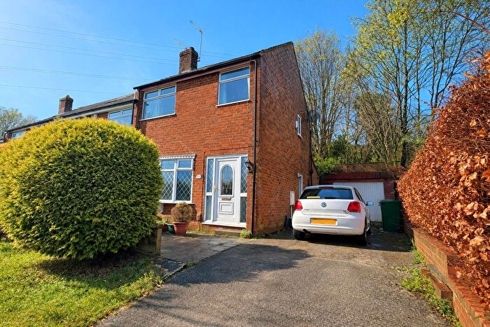 3 Bedroom Town House For Sale In Bolton Lane, Bradford, BD2