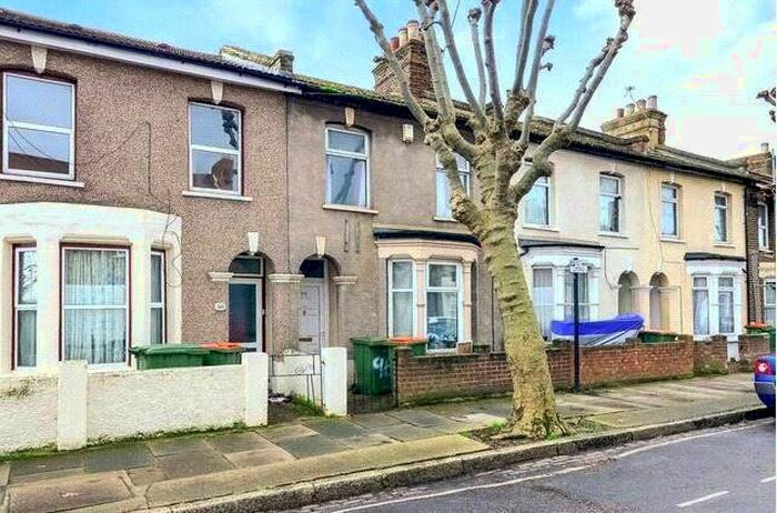 1 Bedroom Flat To Rent In Colegrave Road, Stratford, E15