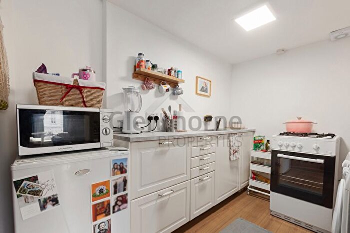 Studio To Rent In Holland Road, West Kensington, W14