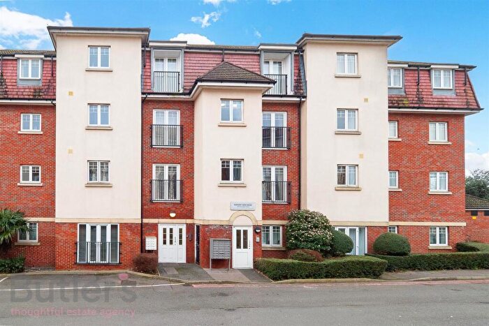 2 Bedroom Flat To Rent In Schoolgate Drive, Morden, SM4