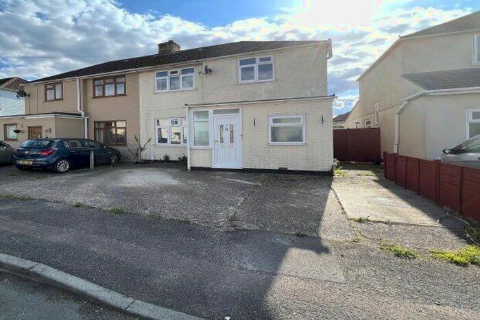 3 Bedroom Semi-Detached House To Rent In Causeway Crescent, Southampton, SO40