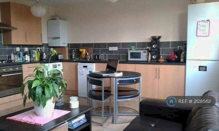 4 Bedroom Maisonette To Rent In Noble Court, London, E1