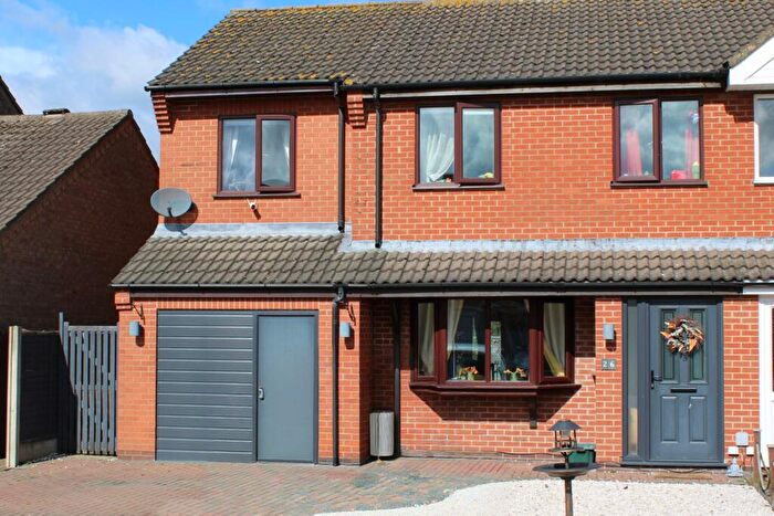 4 Bedroom Semi Detached House For Sale In Maple Close, Brigg, DN20