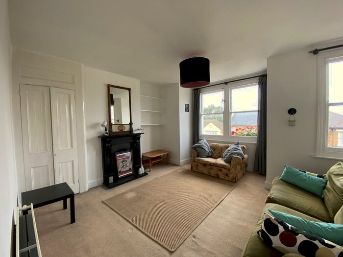 3 Bedroom Apartment To Rent In Cantwell Road, Woolwich, SE18