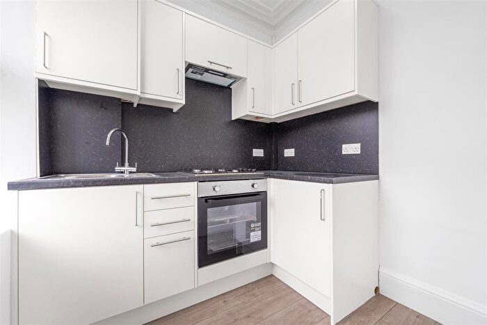 2 Bedroom Flat To Rent In Thurlow Park Road, London, SE21