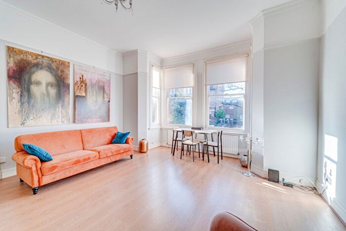2 Bedroom Flat For Sale In Coolhurst Road, London, N8