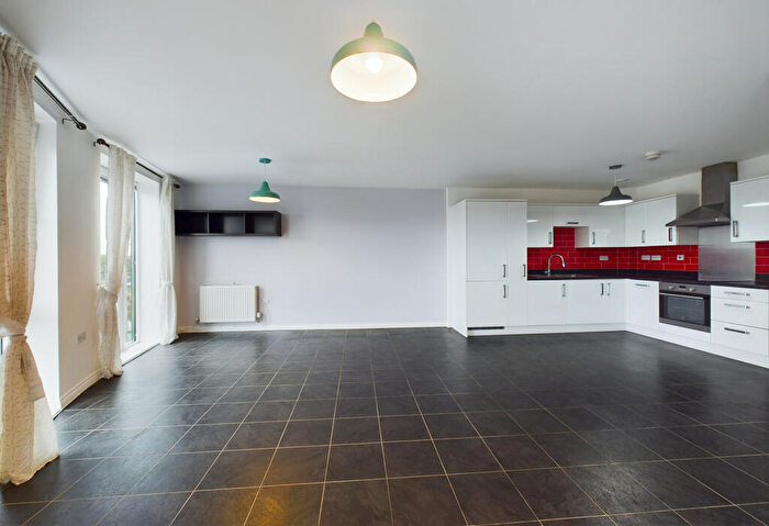 2 Bedroom Flat To Rent In Saxon House, Wallington, Surrey, SM6