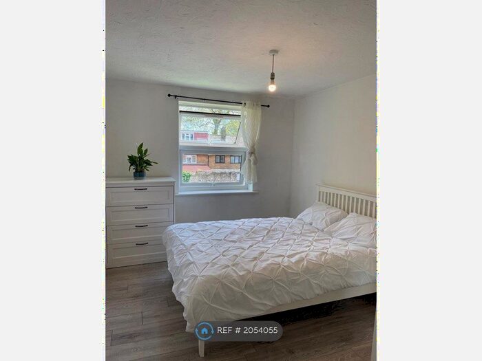 1 Bedroom Flat To Rent In Saffron Court, London, E15