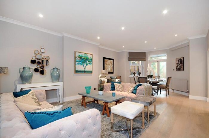 3 Bedroom Apartment To Rent In Fitzjohns Avenue, Hampstead, NW3