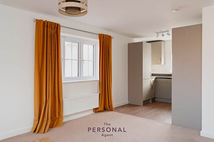 1 Bedroom Flat To Rent In Hayton Crescent, Tadworth, KT20