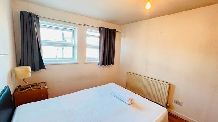 1 Bedroom Flat To Rent In Burdett Road, London, E3