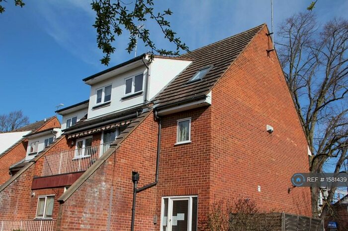 4 Bedroom Maisonette To Rent In Brasted Close, Orpington, Kent, BR6