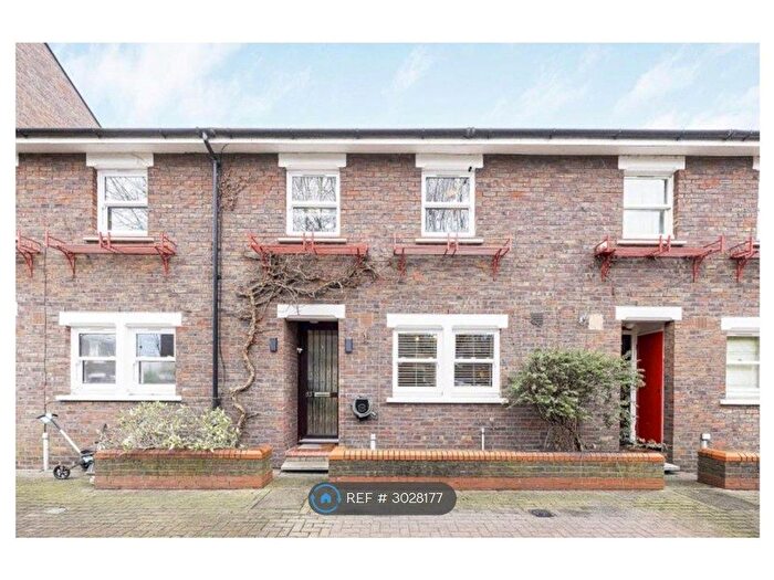 3 Bedroom Terraced House To Rent In Lockesfield Place, London, E14