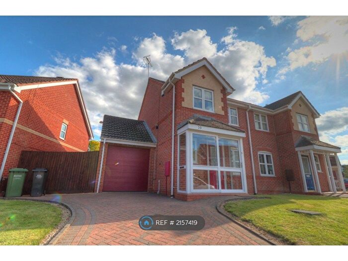3 Bedroom Semi-Detached House To Rent In Swan Drive, Droitwich, WR9