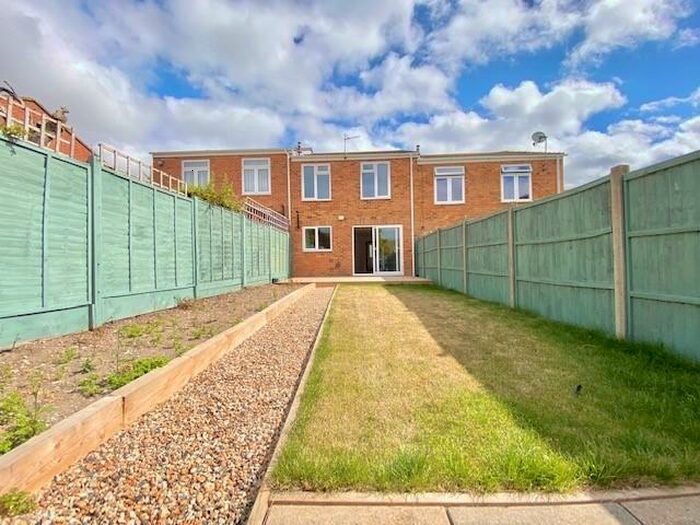 3 Bedroom House To Rent In Elm Tree Walk, Tring, HP23