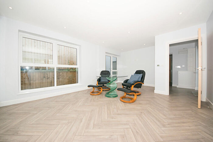1 Bedroom Flat To Rent In The Mews, Redbridge, IG4